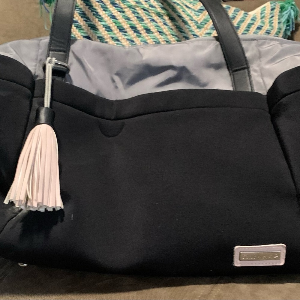 Skip & hop diaper bag,lightly used.Has small bag for essentials /w changing pad